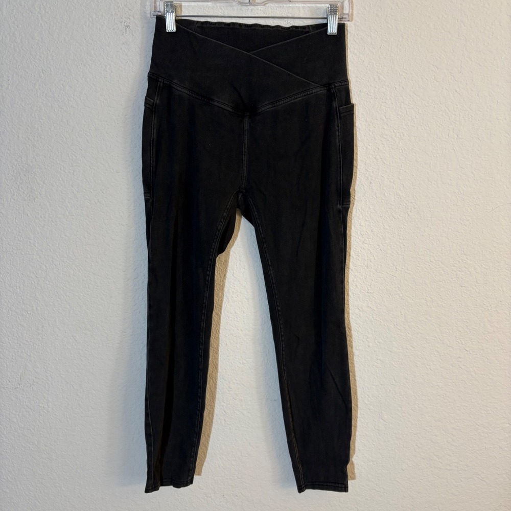 Halara Crossover V-Waist 7/8 Leggings Size Medium Washed Black